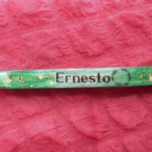 Bolígrafo personalizado reutilizable con nombre – diseño artesanal en verde con detalles dorados